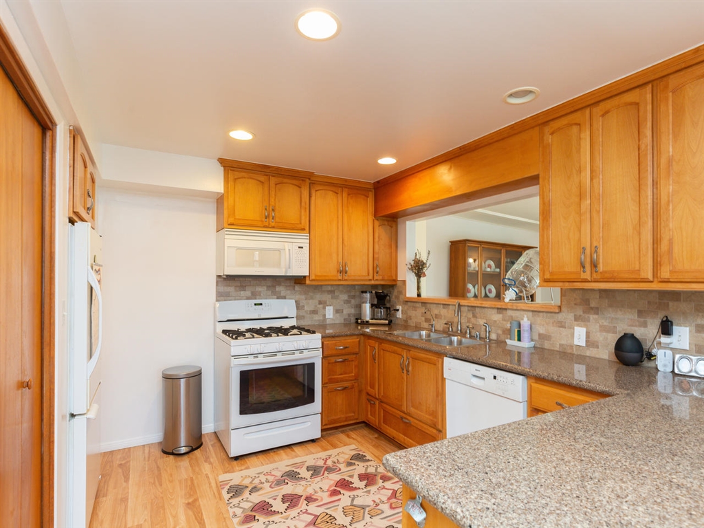 1452 Ridgeway Street Oceanside, CA 92054 - Photo 6 of 25 Gallery Image 6