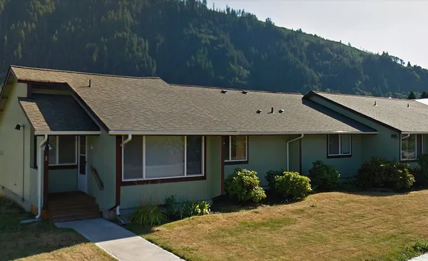 a view of a house with backyard tub and garden