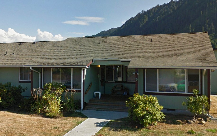 302 1st Street Morton, WA 98356 - Photo 3 of 6 a front view of a house with garden