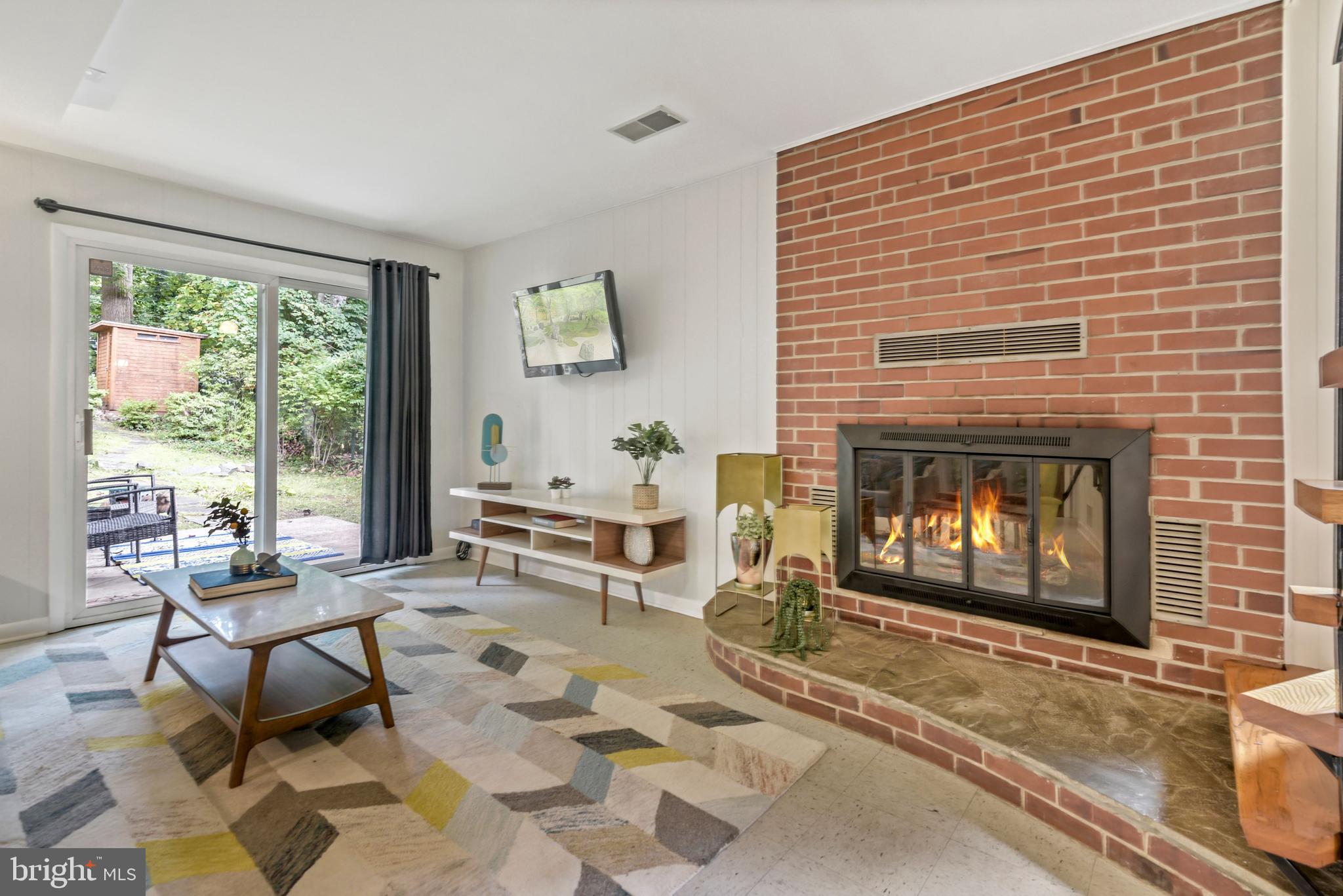 10015 Menlo Avenue Silver Spring, MD 20910 - Photo 24 of 29 Glass doors to backyard