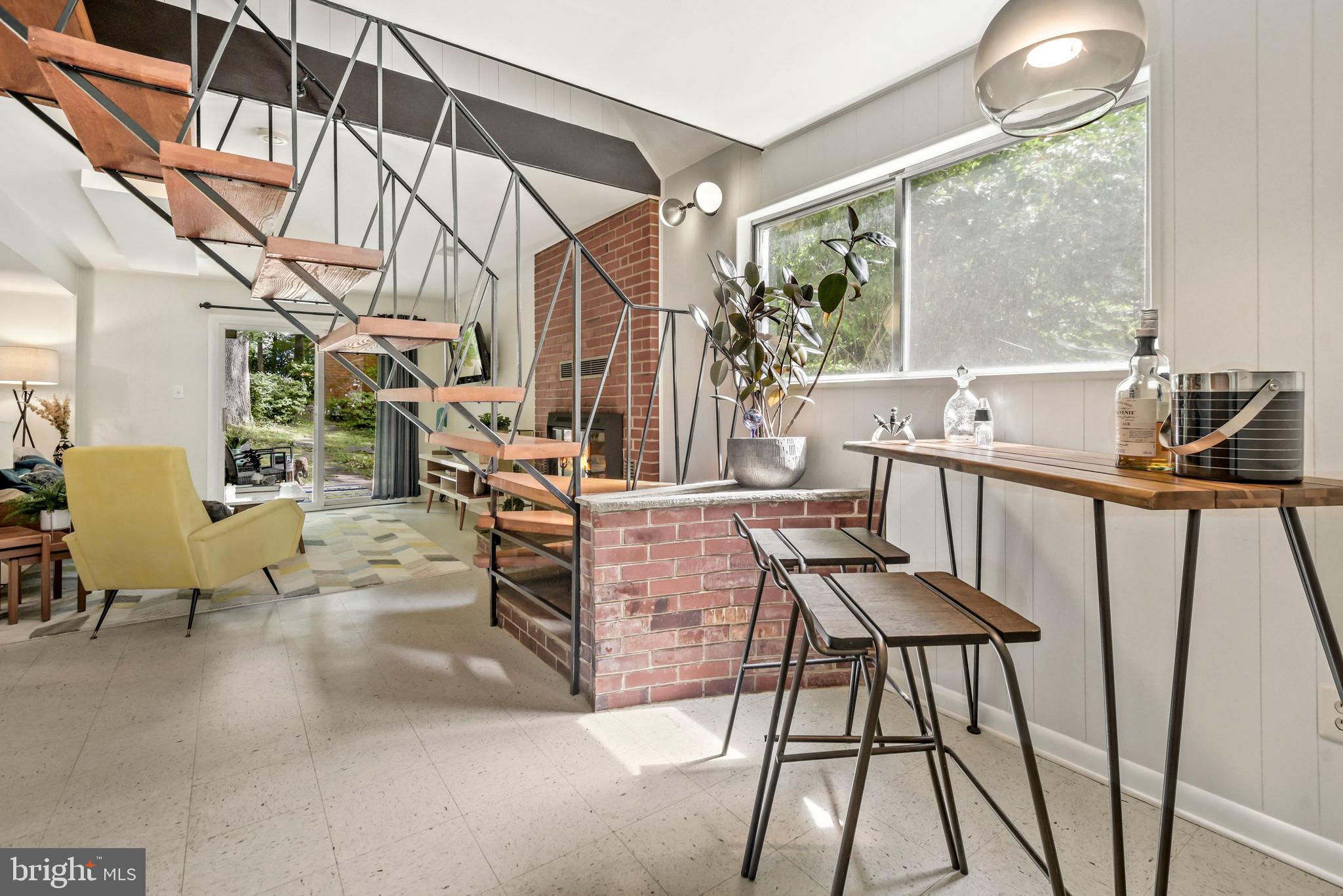 10015 Menlo Avenue Silver Spring, MD 20910 - Photo 25 of 29 Bar or office area