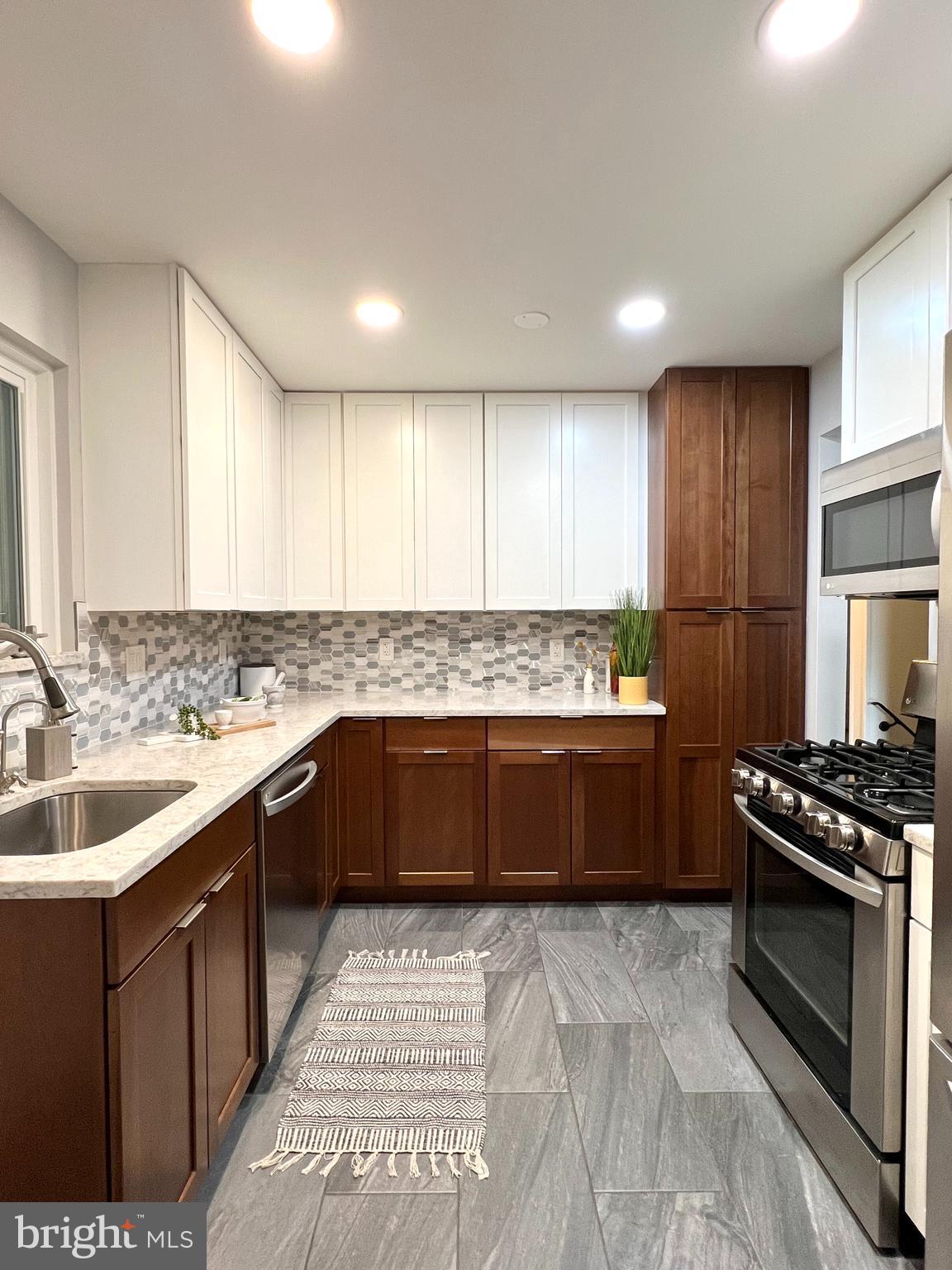 10015 Menlo Avenue Silver Spring, MD 20910 - Photo 9 of 29 Beautiful remodeled kitchen