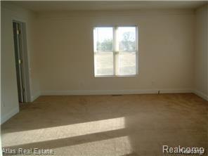 9353 Gale Road Goodrich, MI 48438 - Photo 3 of 10 livingroom.jpg