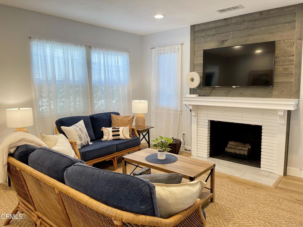 3945 Sunset Lane Oxnard, CA 93035 - Photo 5 of 24