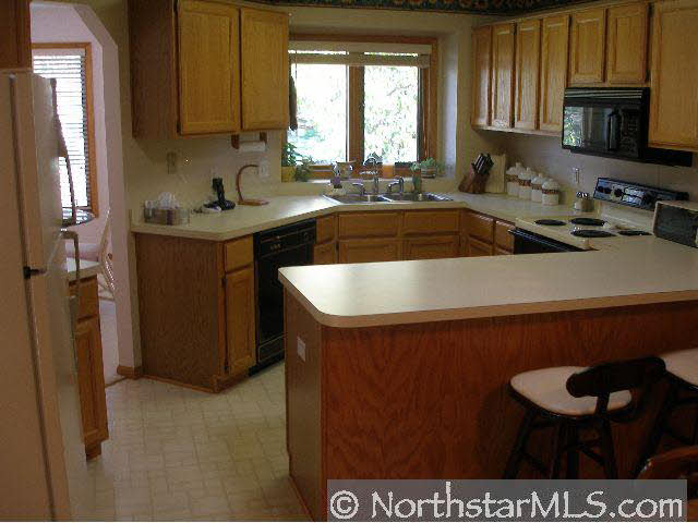 504 Deer Ridge Lane South Maplewood, MN 55119 - Photo 8 of 10 Gallery Image 8