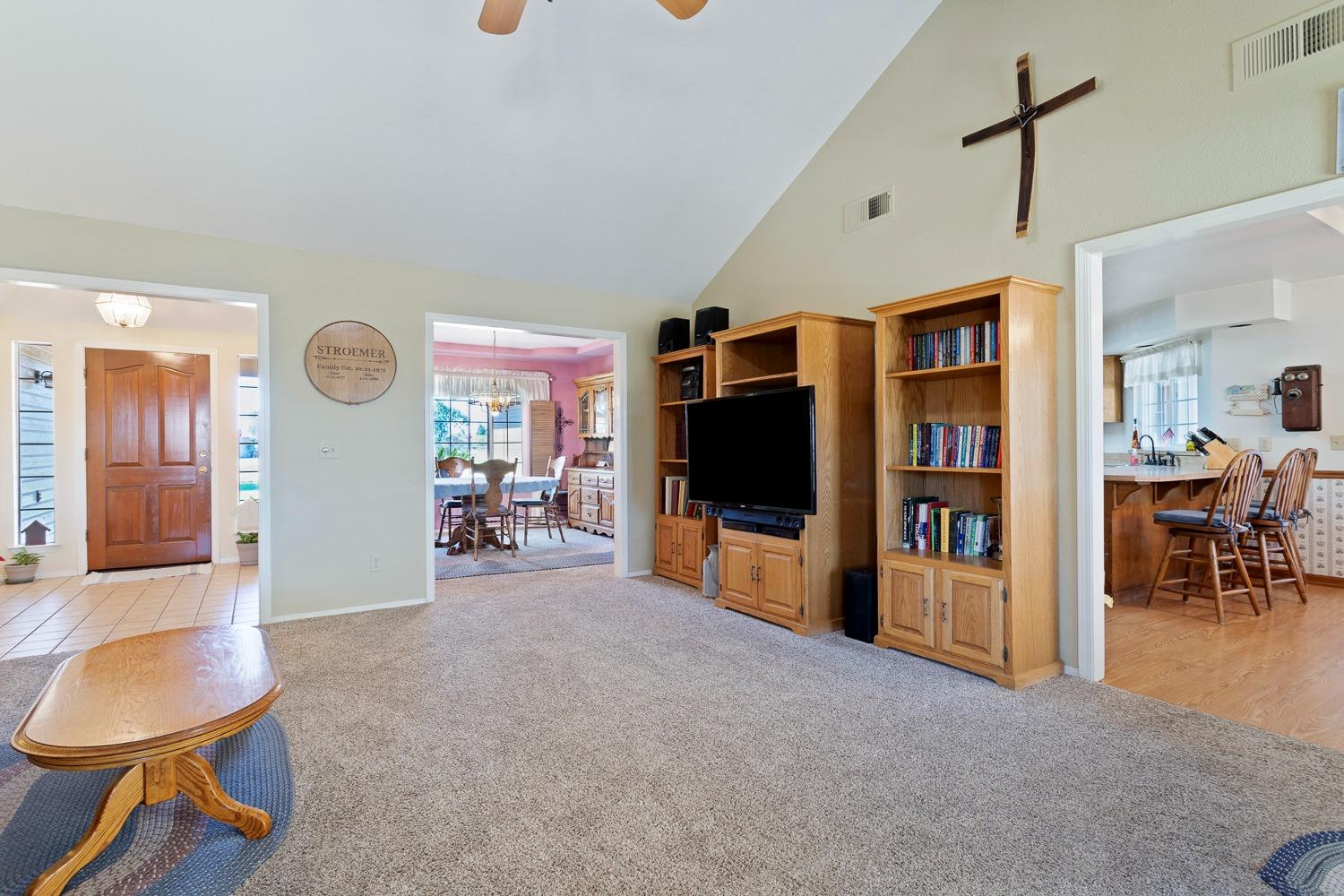 12703 Mesa Drive Madera, CA 93636 - Photo 7 of 31