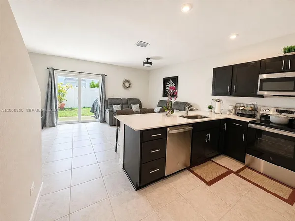 $2,390 | 1041 Northwest 5th Street, Unit 1041, Florida City, FL 33034