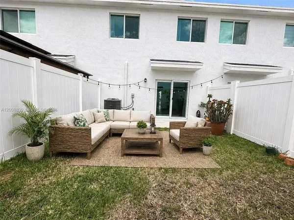 $2,390 | 1041 Northwest 5th Street, Unit 1041, Florida City, FL 33034