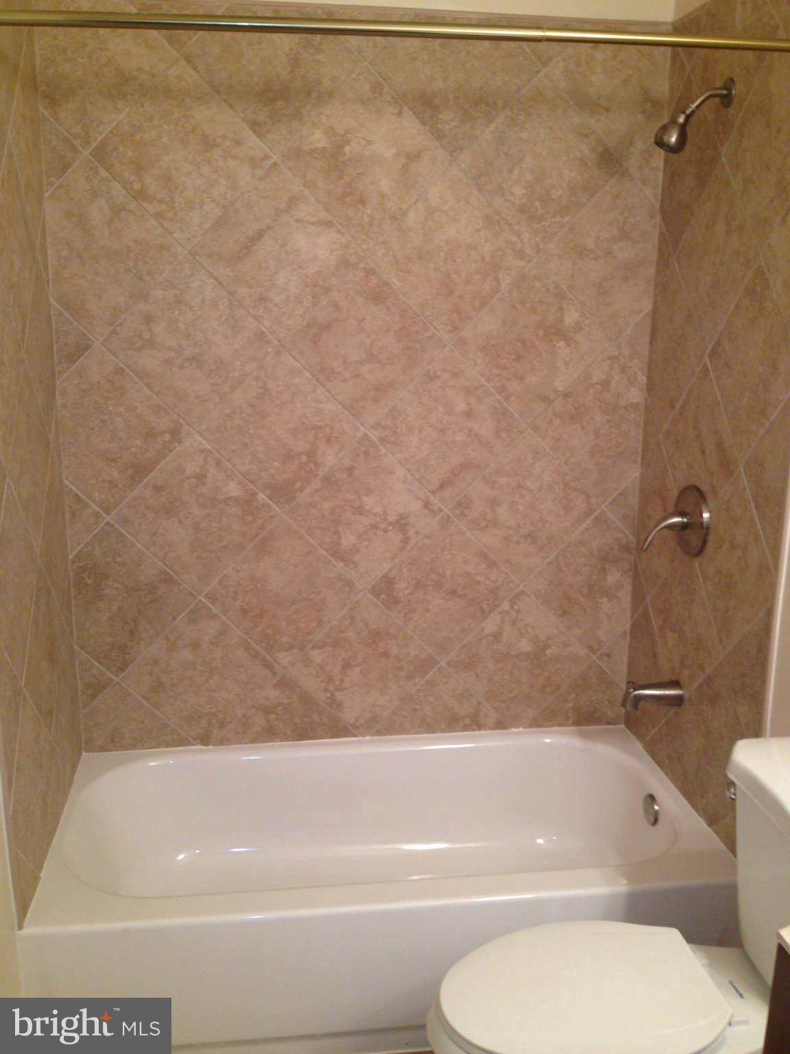 607 McIntyre Road Rockville, MD 20851 - Photo 3 of 11 Bath