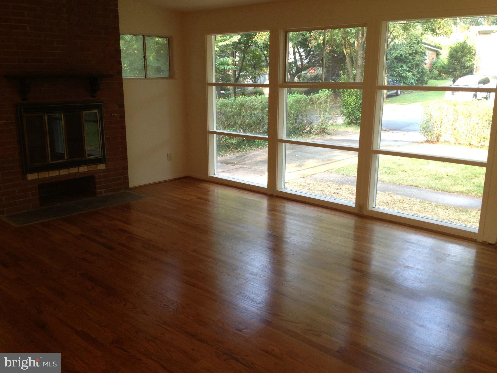 607 McIntyre Road Rockville, MD 20851 - Photo 8 of 11 Living Room