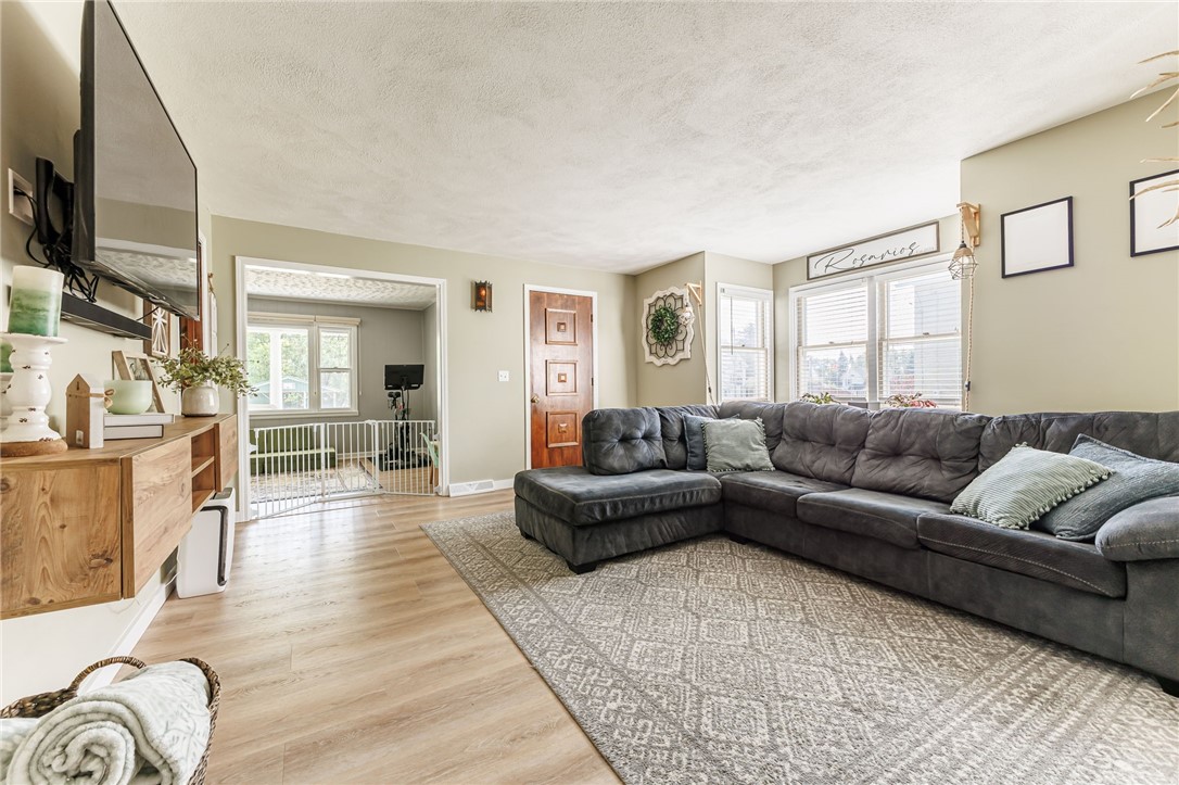 17 North Federal Street Perry, NY 14530 - Photo 7 of 42 Living Room
