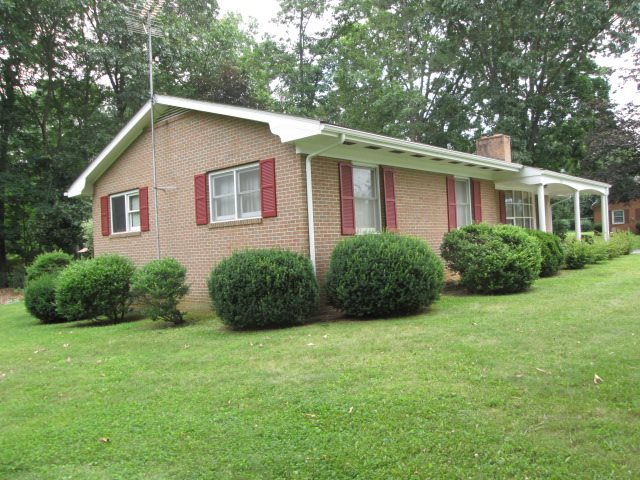 707 Circle View Road Luray, VA 22835 - Photo 3 of 18 Gallery Image 3