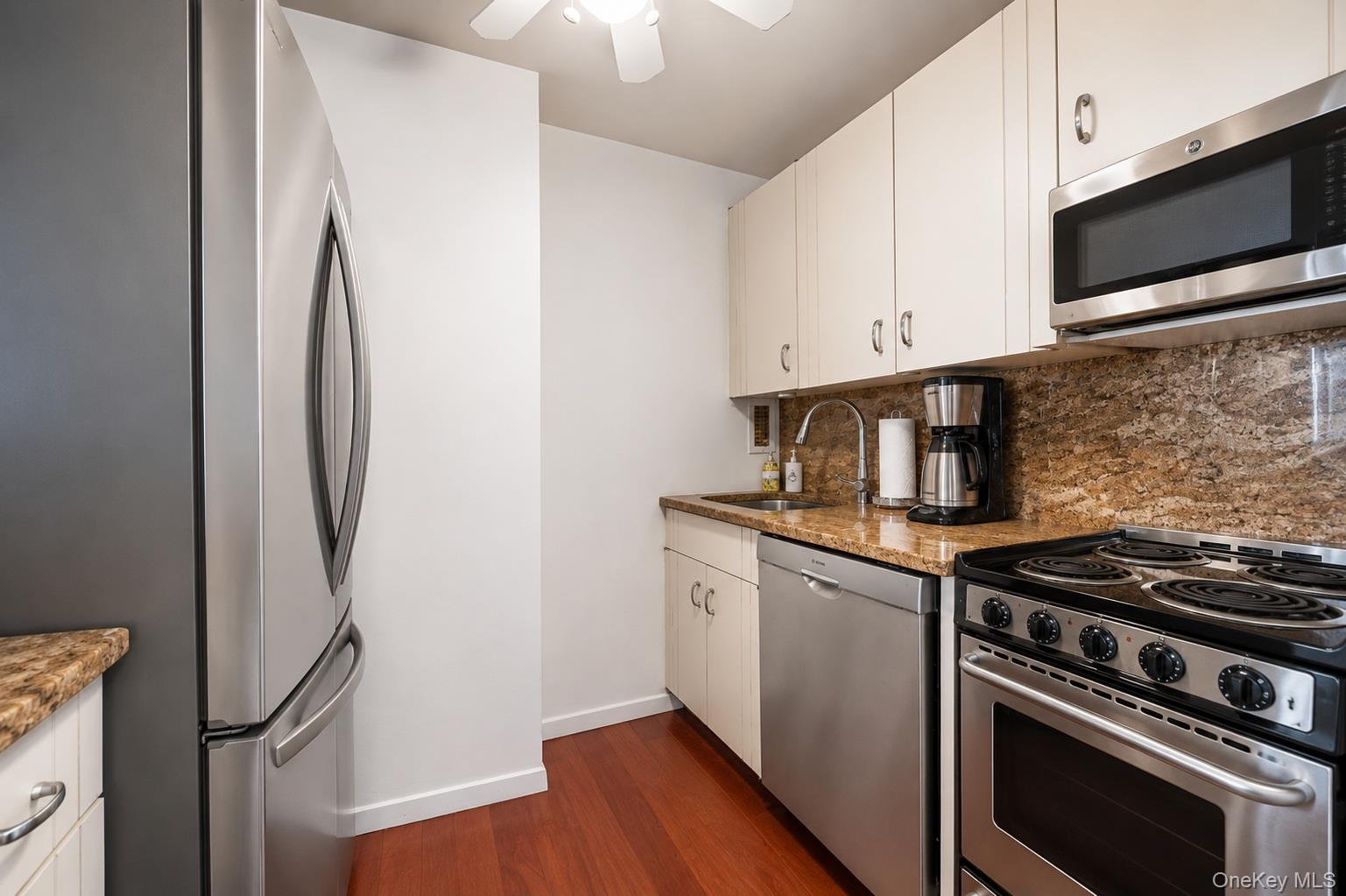 2 Richmond Road, Unit 3R Lido Beach, NY 11561 - Photo 12 of 30