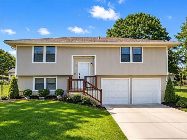 $308,316 | 15810 Valentine Avenue, Belton, MO 64012