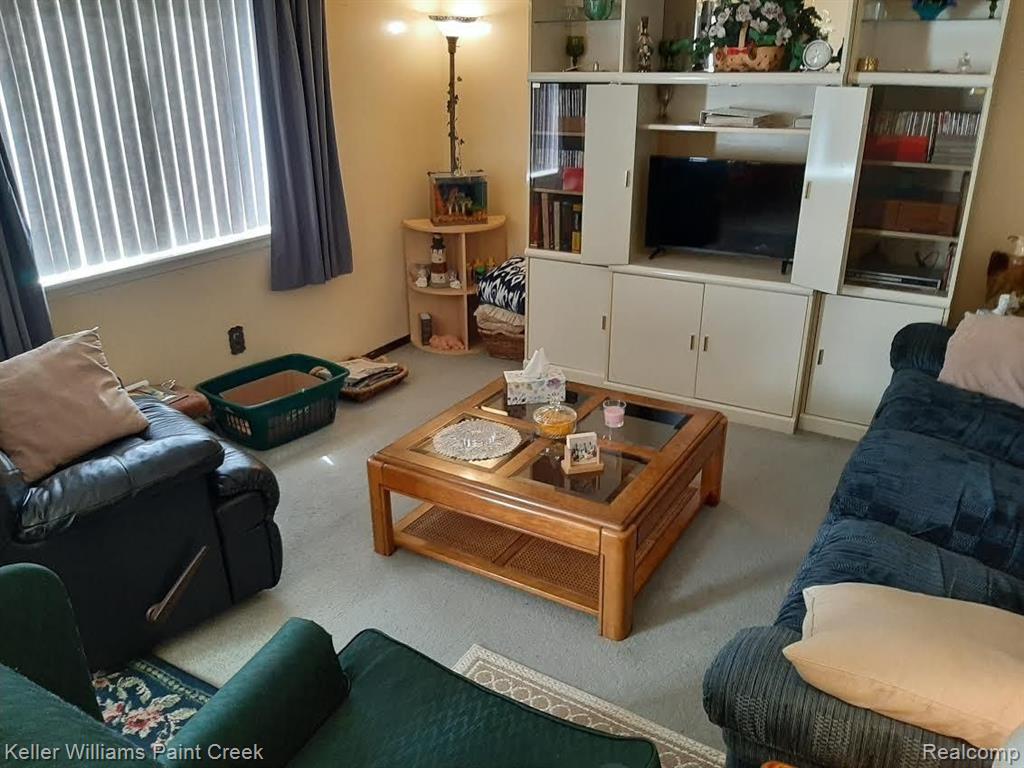 451 Maxwell Road Pontiac, MI 48342 - Photo 9 of 20