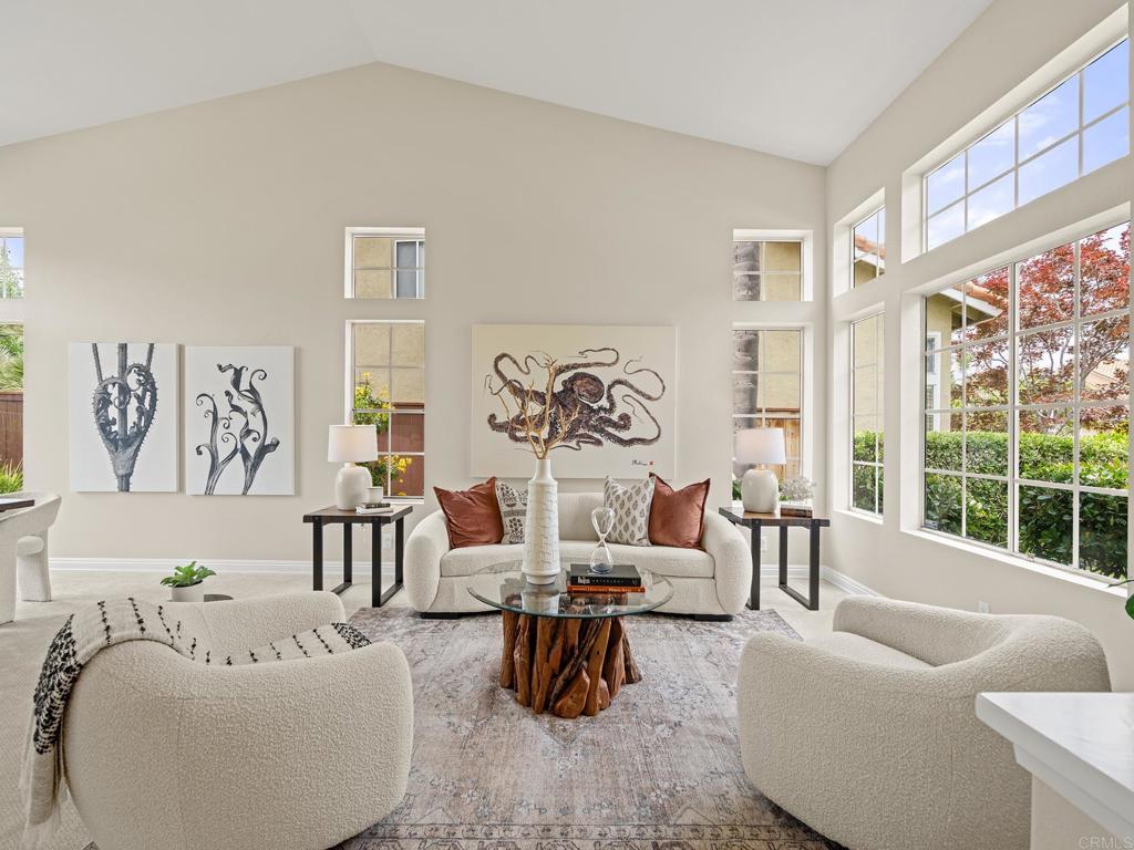 1661 Willowhaven Road Encinitas, CA 92024 - Photo 3 of 40 Living Room