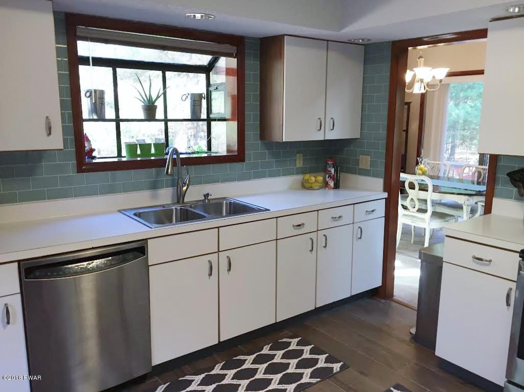 108 Old Farm Road Milford, PA 18337 - Photo 4 of 32 Kitchen