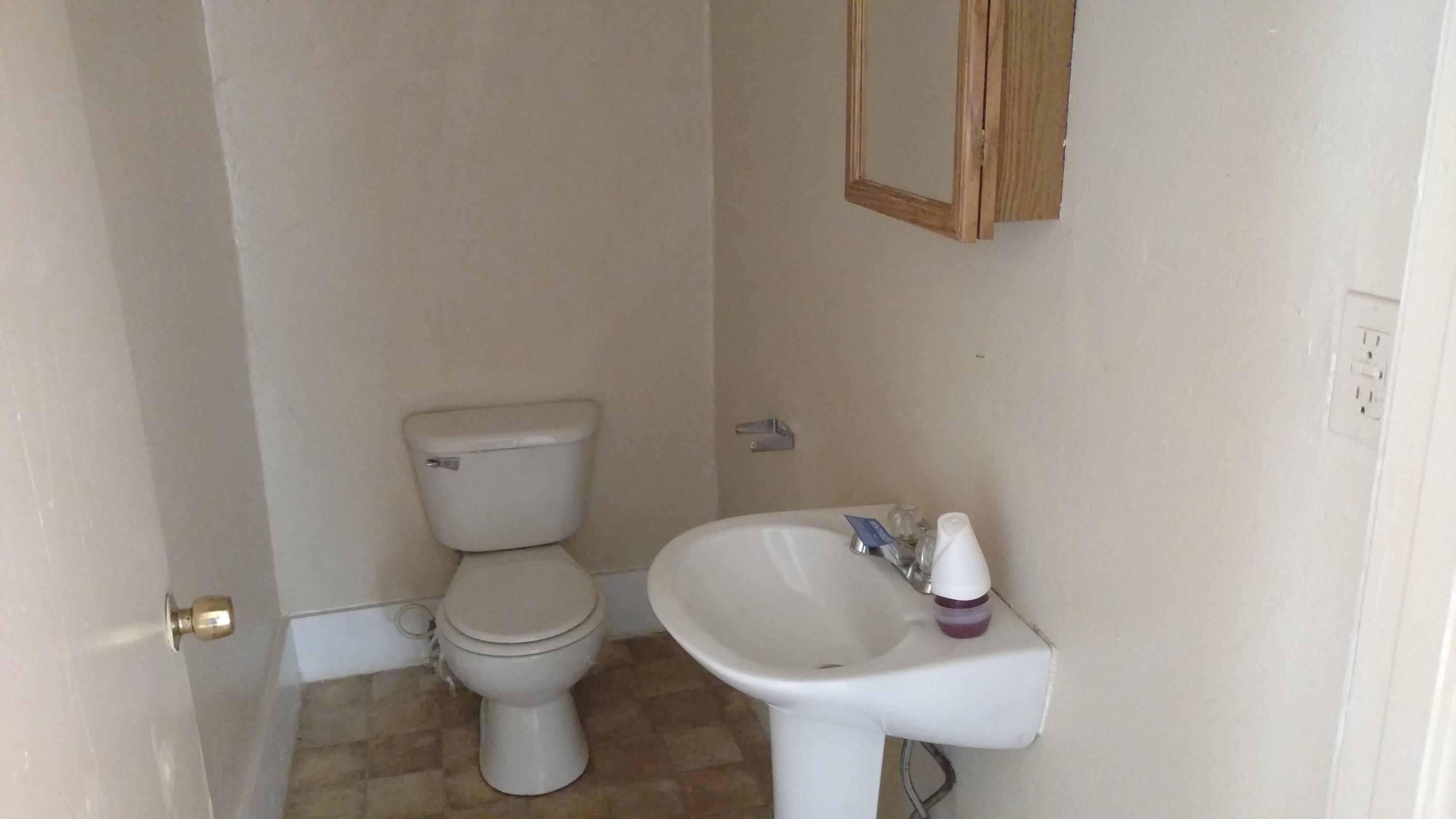 225 North Germantown Road Chattanooga, TN 37411 - Photo 12 of 16 bathroom