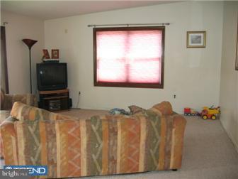 1155 Collings Road Camden, NJ 08104 - Photo 7 of 10 Family Room