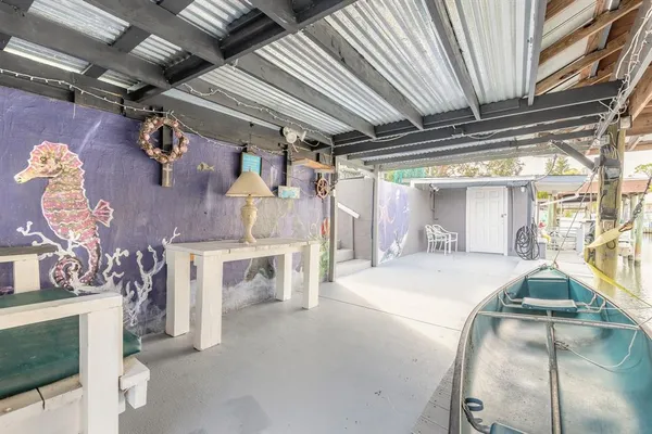 a view of entryway with a front door