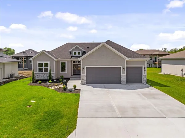 $636,325 | 25011 West 89th Street, Lenexa, KS 66227
