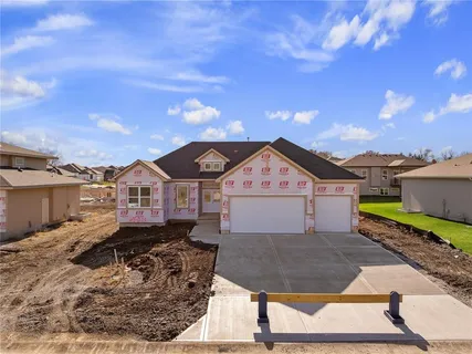 $636,325 | 25011 West 89th Street, Lenexa, KS 66227
