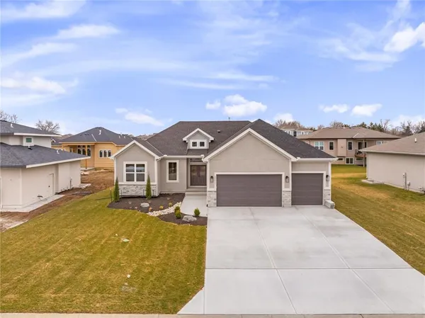 $636,325 | 25011 West 89th Street, Lenexa, KS 66227