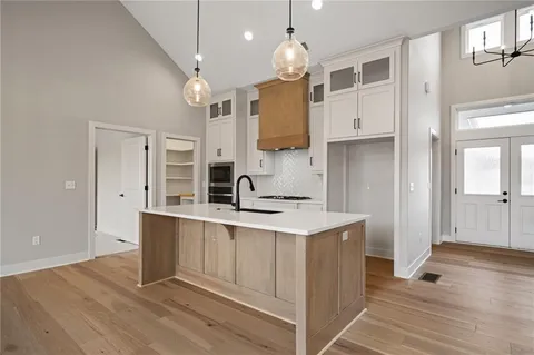 $636,325 | 25011 West 89th Street, Lenexa, KS 66227