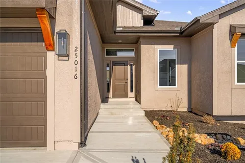 $636,325 | 25011 West 89th Street, Lenexa, KS 66227