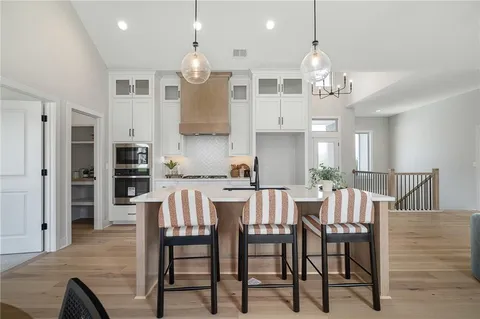 $636,325 | 25011 West 89th Street, Lenexa, KS 66227