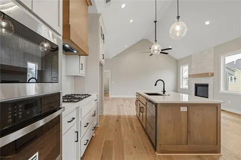 $636,325 | 25011 West 89th Street, Lenexa, KS 66227