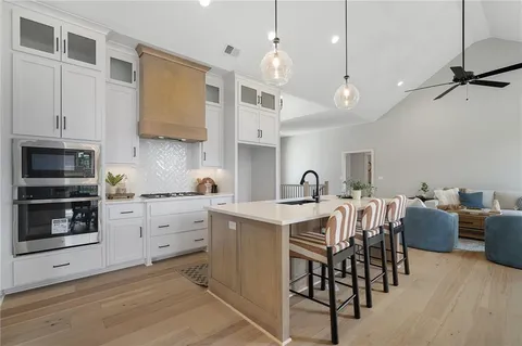 $636,325 | 25011 West 89th Street, Lenexa, KS 66227