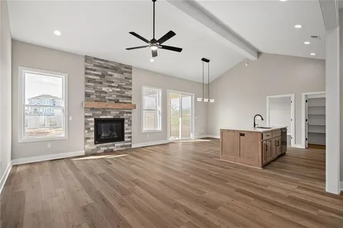 $636,325 | 25011 West 89th Street, Lenexa, KS 66227