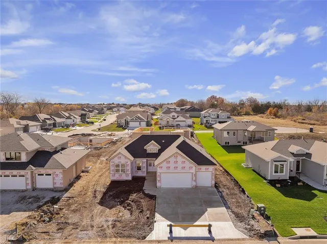 $636,325 | 25011 West 89th Street, Lenexa, KS 66227