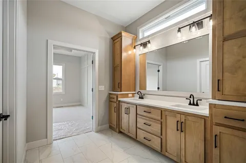 $636,325 | 25011 West 89th Street, Lenexa, KS 66227