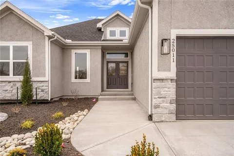 $636,325 | 25011 West 89th Street, Lenexa, KS 66227