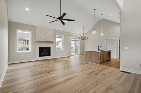 $636,325 | 25011 West 89th Street, Lenexa, KS 66227