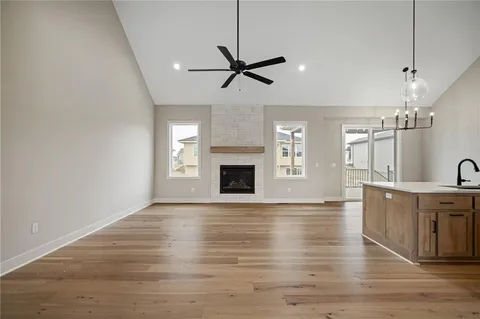 $636,325 | 25011 West 89th Street, Lenexa, KS 66227