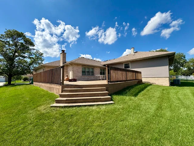 $412,000 | 7632 Hanover Drive, Tinley Park, IL 60477