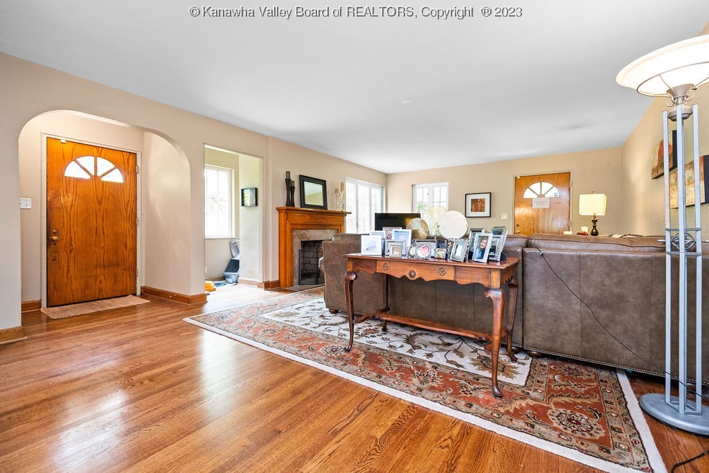 1835 Loudon Heights Road Charleston, WV 25314 - Photo 4 of 37 Gallery Image 4