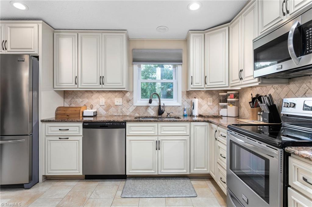 8565 Harlow Road Archdale, NC 27263 - Photo 13 of 48