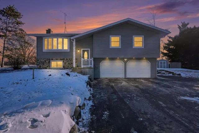 $409,000 | 2817 Spring Hill Drive, Stoughton, WI 53589