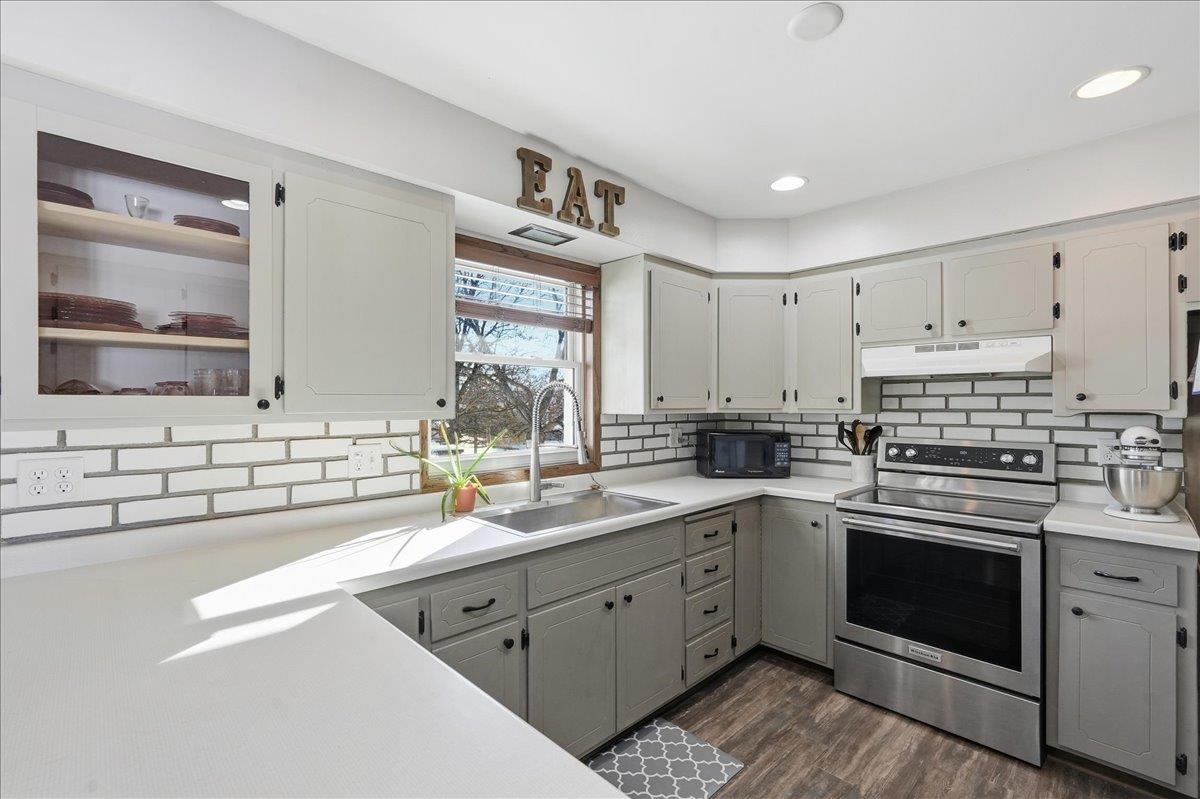 2817 Spring Hill Drive Stoughton, WI 53589 - Photo 11 of 53