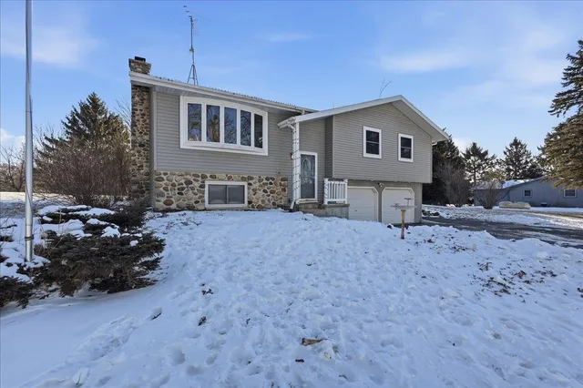 $409,000 | 2817 Spring Hill Drive, Stoughton, WI 53589