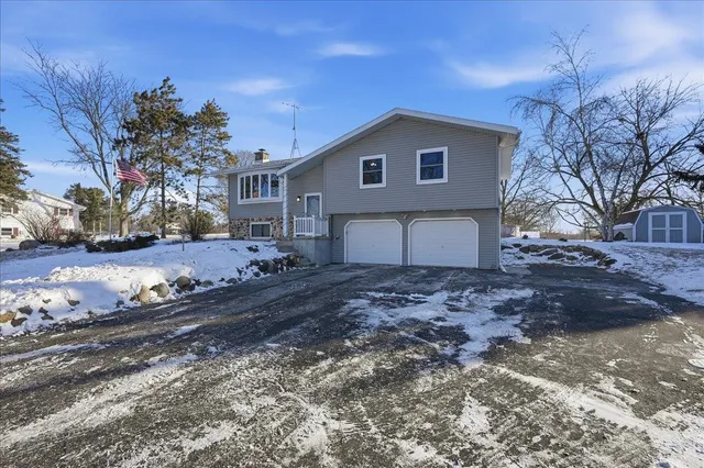 $409,000 | 2817 Spring Hill Drive, Stoughton, WI 53589