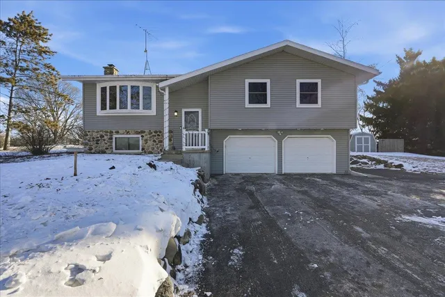 $409,000 | 2817 Spring Hill Drive, Stoughton, WI 53589