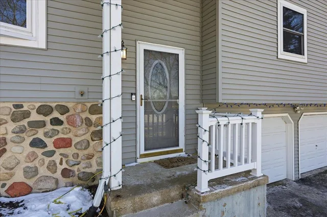 $409,000 | 2817 Spring Hill Drive, Stoughton, WI 53589