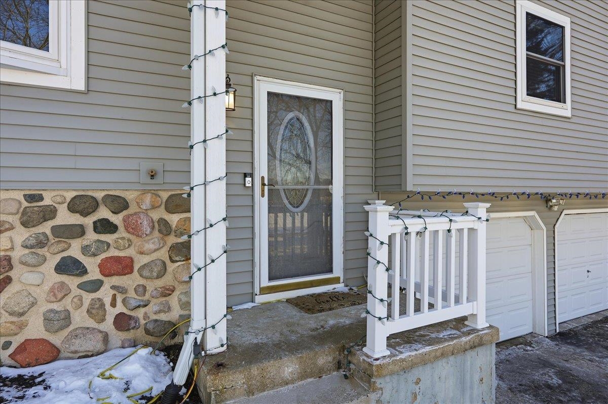 2817 Spring Hill Drive Stoughton, WI 53589 - Photo 7 of 53