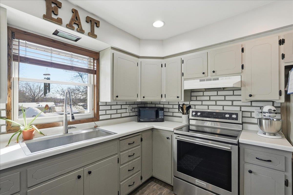 2817 Spring Hill Drive Stoughton, WI 53589 - Photo 9 of 53