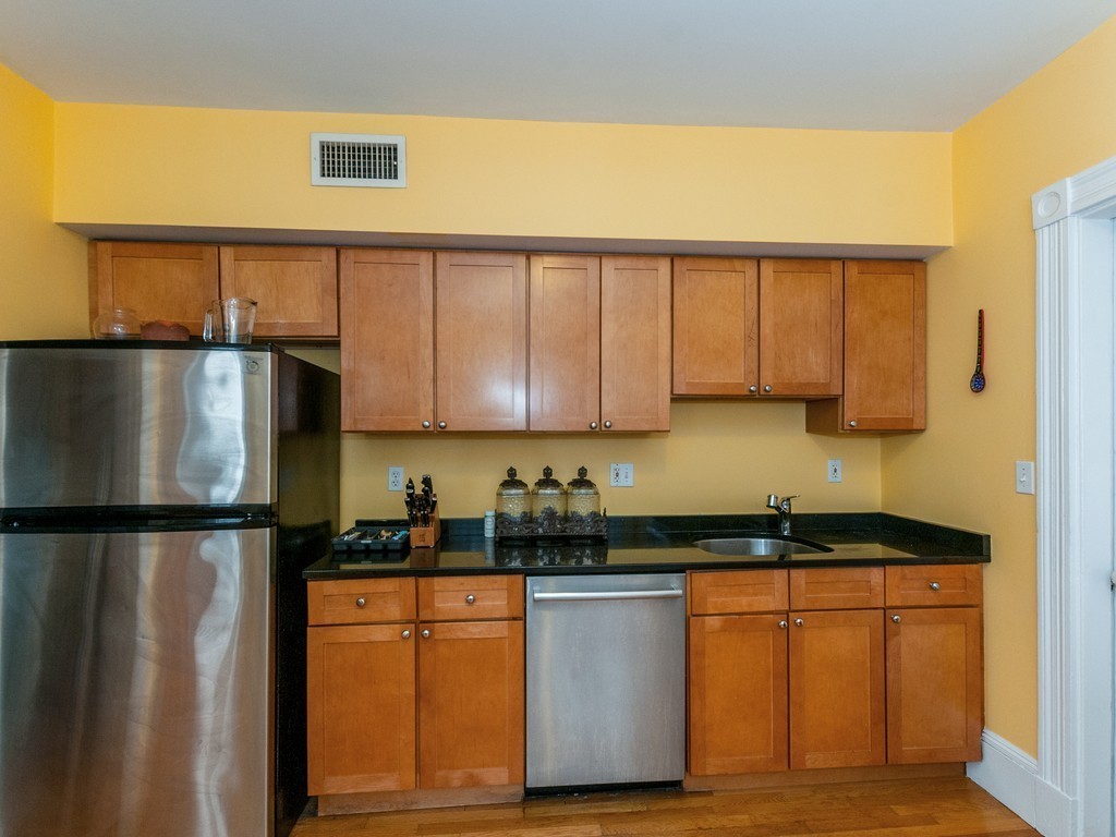 134 Middlesex Road, Unit 2 Chestnut Hill, MA 02467 - Photo 11 of 16